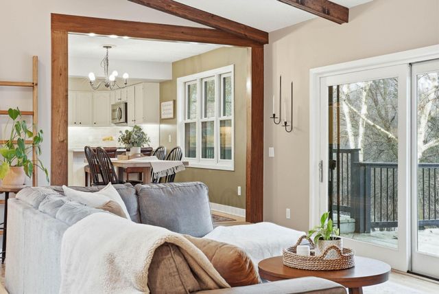 913 York Avenue NW, Elk River, MN 55330