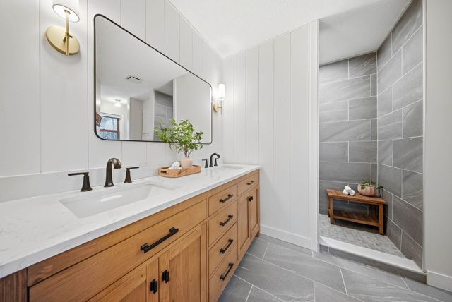 913 York Avenue NW, Elk River, MN 55330