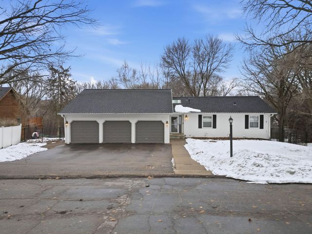913 York Avenue NW, Elk River, MN 55330