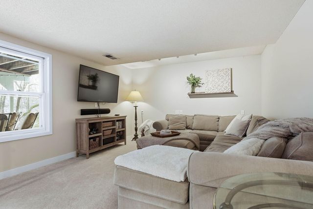 913 York Avenue NW, Elk River, MN 55330