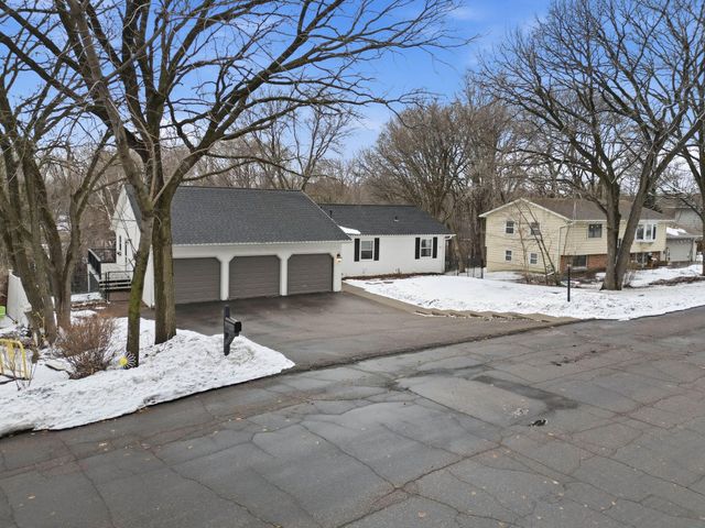 913 York Avenue NW, Elk River, MN 55330