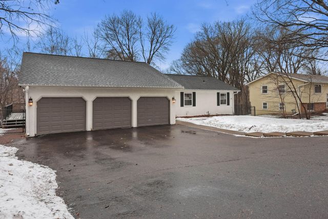 913 York Avenue NW, Elk River, MN 55330