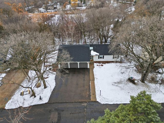 913 York Avenue NW, Elk River, MN 55330