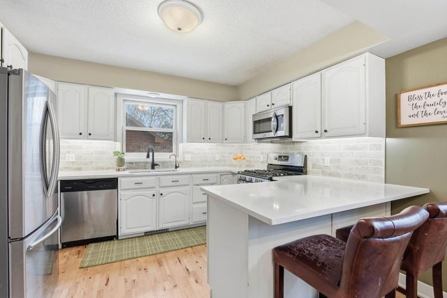 913 York Avenue NW, Elk River, MN 55330