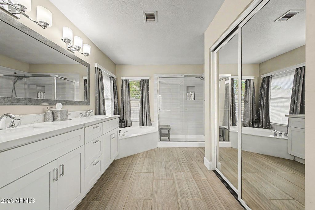 Image 11 of property listing at 6240 E NISBET Road, Scottsdale, AZ 85254