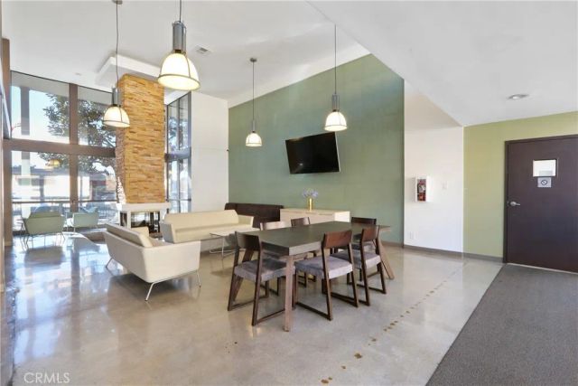 5585 E Pacific Coast Hwy 129, Long Beach, CA 90804