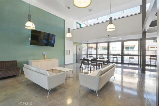 5585 E Pacific Coast Hwy 129, Long Beach, CA 90804