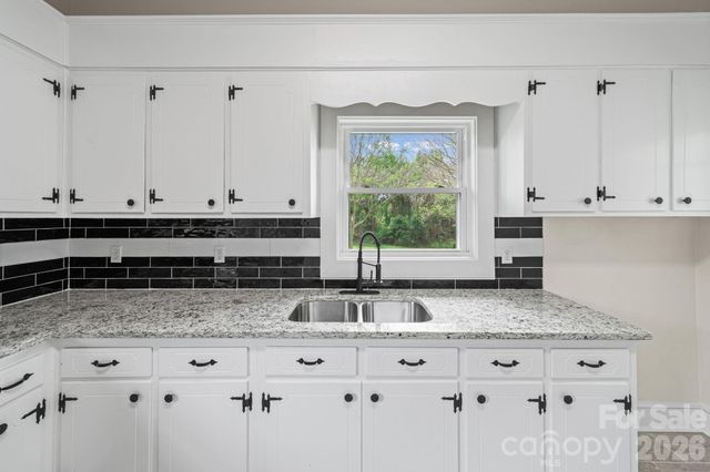 511 W Passaic Street, Peachland, NC 28133