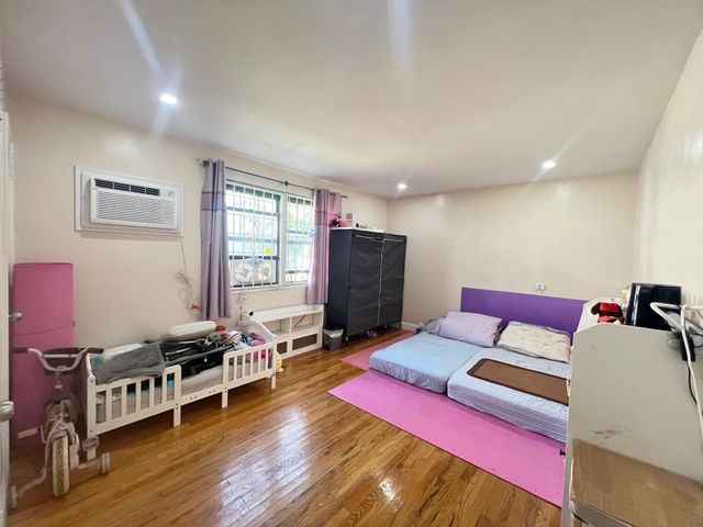 6915 136th Street A, Flushing, NY 11367