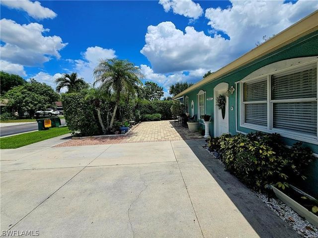12043 Sitterley ST, Naples, FL 34113