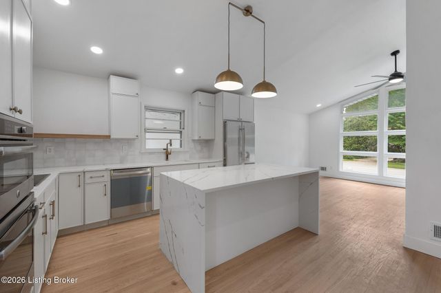 1608 Dunbarton Wynde, Louisville, KY 40205