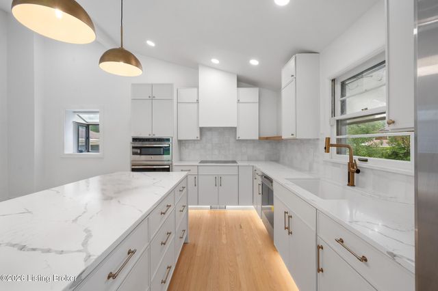 1608 Dunbarton Wynde, Louisville, KY 40205
