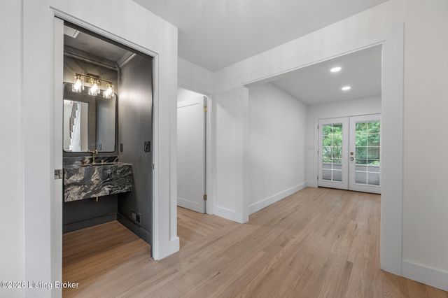 1608 Dunbarton Wynde, Louisville, KY 40205
