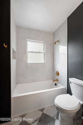 1608 Dunbarton Wynde, Louisville, KY 40205