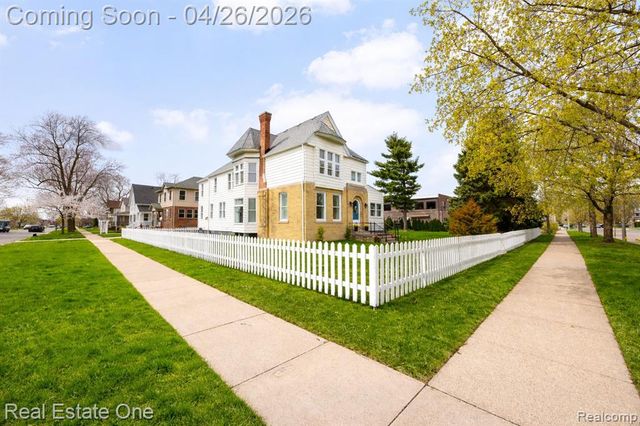 3352 4th, Wyandotte, MI 48192
