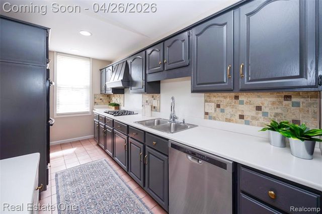 3352 4th, Wyandotte, MI 48192