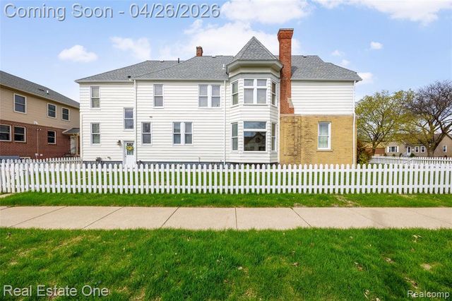 3352 4th, Wyandotte, MI 48192