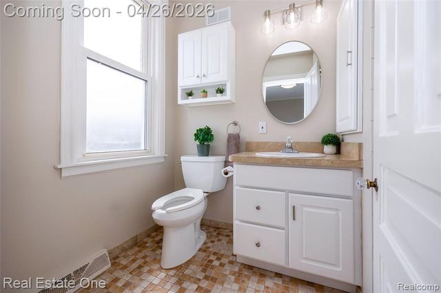 3352 4th, Wyandotte, MI 48192