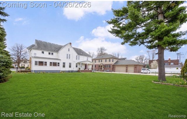 3352 4th, Wyandotte, MI 48192
