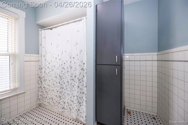 3352 4th, Wyandotte, MI 48192