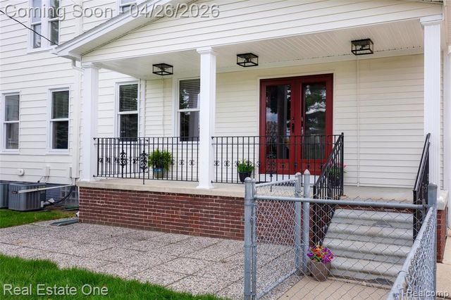3352 4th, Wyandotte, MI 48192