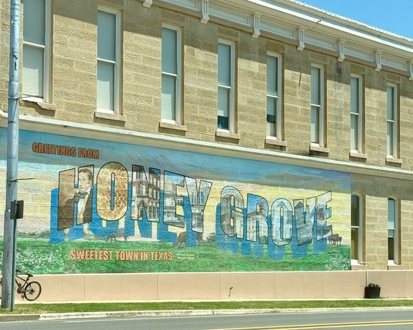 90 2nd Street, Honey Grove, TX 75446