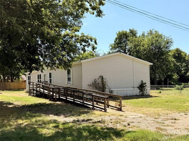 90 2nd Street, Honey Grove, TX 75446
