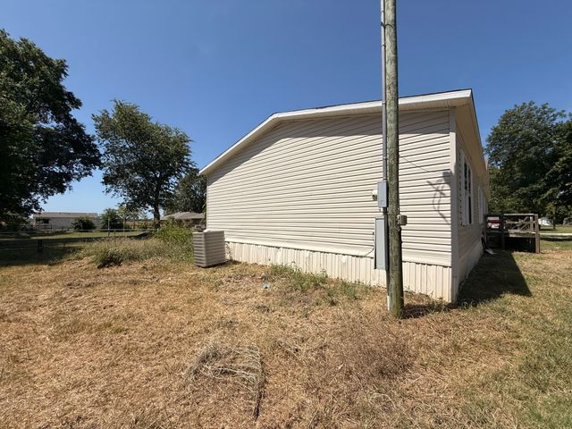 90 2nd Street, Honey Grove, TX 75446