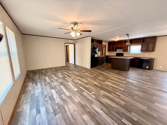 90 2nd Street, Honey Grove, TX 75446