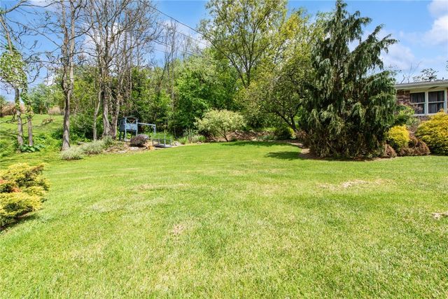 5308 Greensburg Rd, Washington Twp, PA 15613