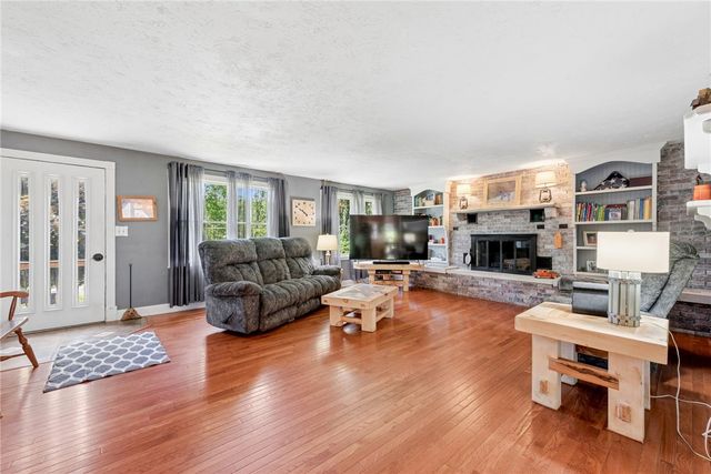 5308 Greensburg Rd, Washington Twp, PA 15613
