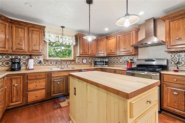 5308 Greensburg Rd, Washington Twp, PA 15613