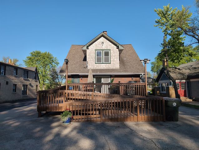417 N Hough Street, Barrington, IL 60010