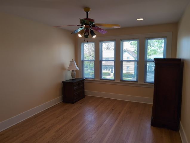 417 N Hough Street, Barrington, IL 60010