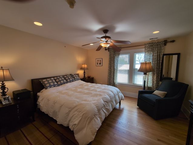 417 N Hough Street, Barrington, IL 60010