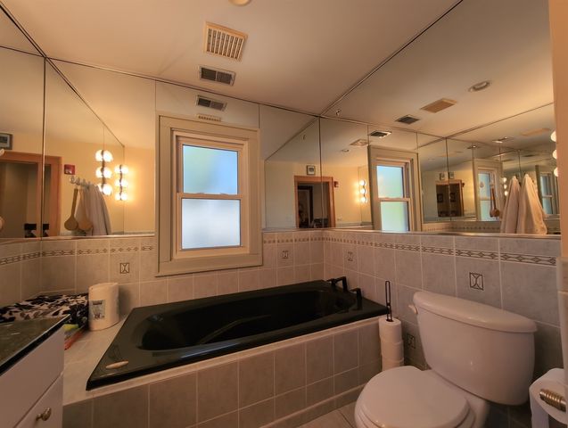 417 N Hough Street, Barrington, IL 60010