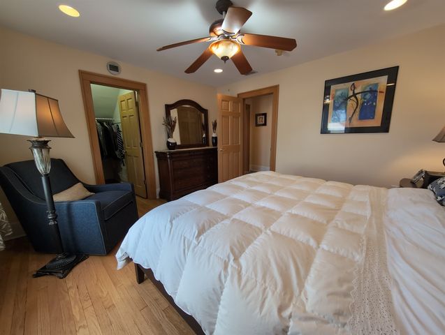 417 N Hough Street, Barrington, IL 60010