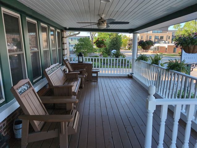 417 N Hough Street, Barrington, IL 60010