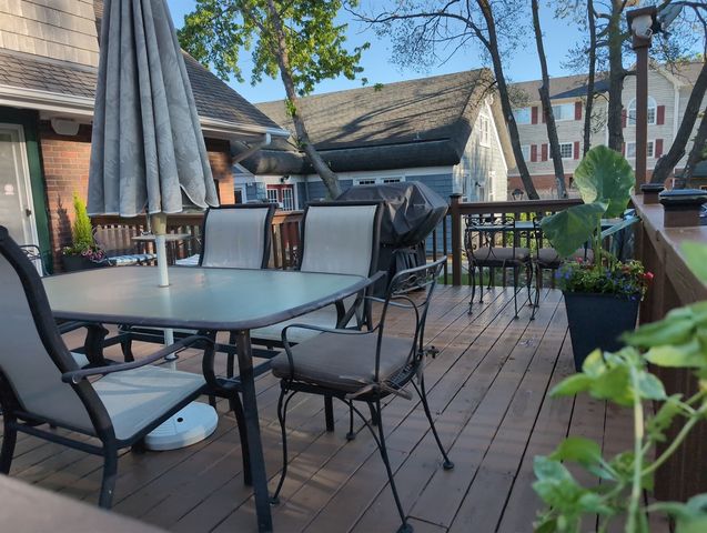 417 N Hough Street, Barrington, IL 60010