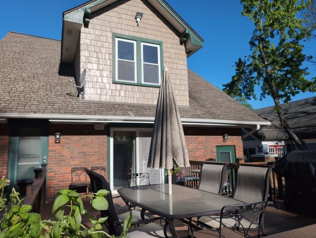 417 N Hough Street, Barrington, IL 60010