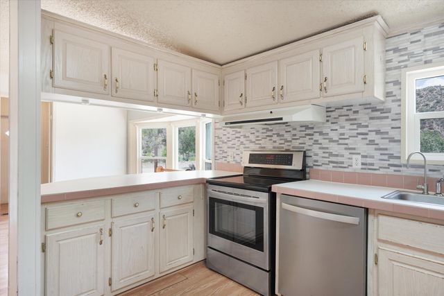 4 Whittier Place SE, Albuquerque, NM 87123