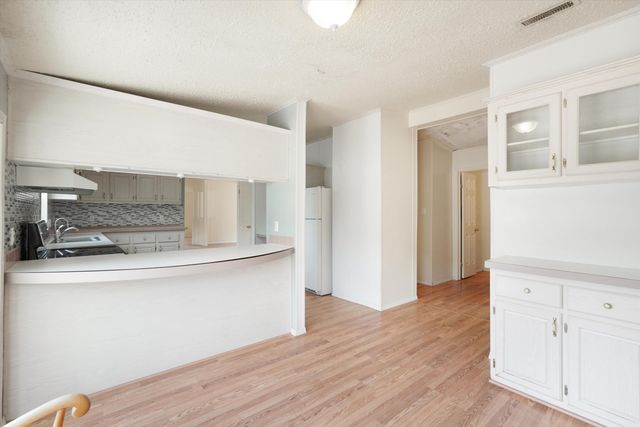 4 Whittier Place SE, Albuquerque, NM 87123