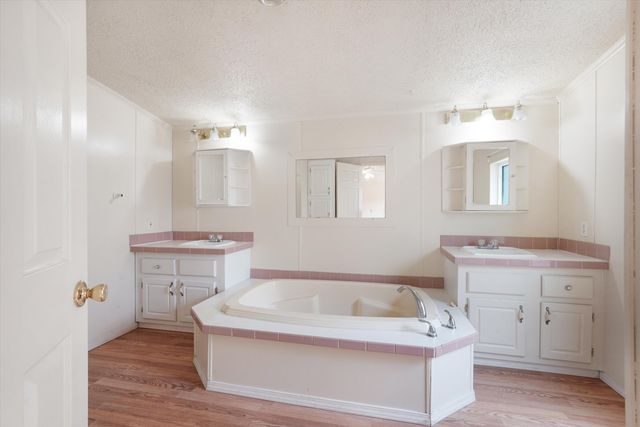 4 Whittier Place SE, Albuquerque, NM 87123