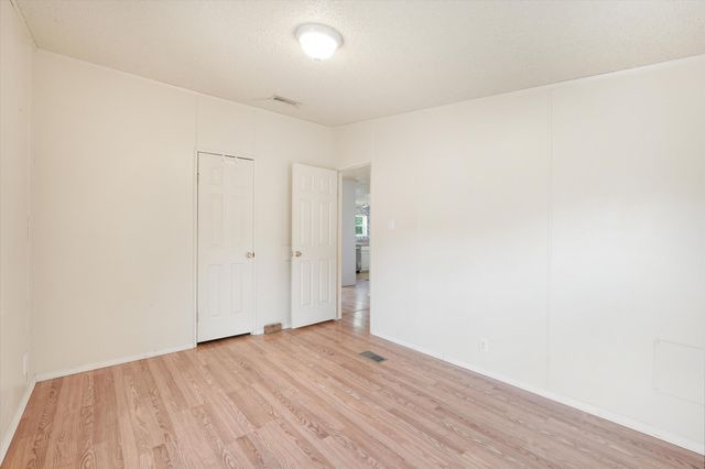 4 Whittier Place SE, Albuquerque, NM 87123