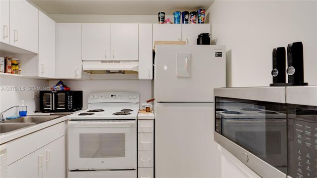 8320 NW 8th Street 2-302, Miami, FL 33126