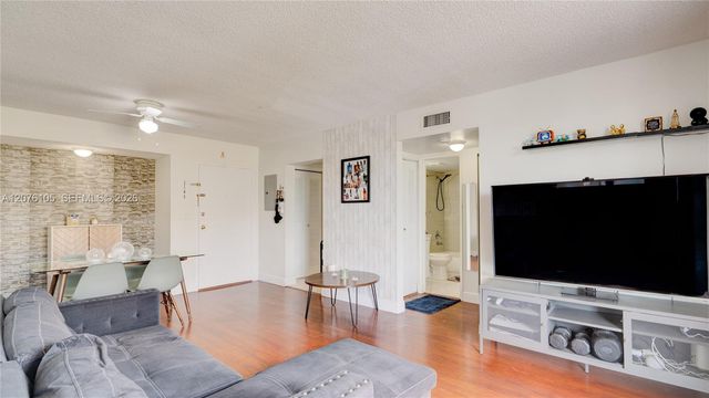 8320 NW 8th Street 2-302, Miami, FL 33126