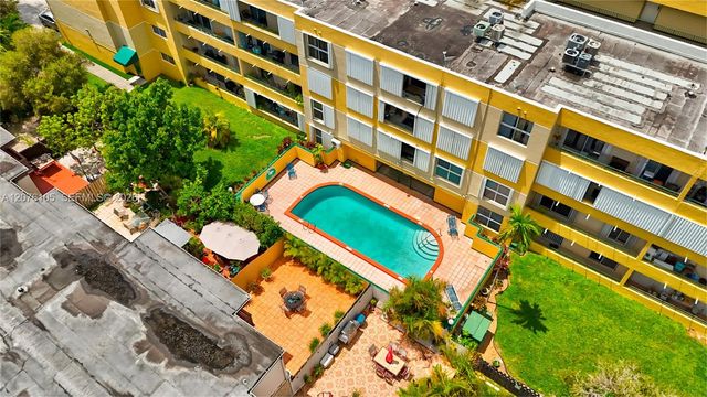 8320 NW 8th Street 2-302, Miami, FL 33126