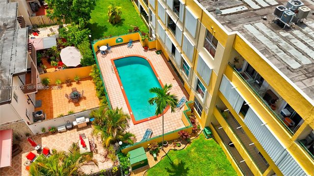 8320 NW 8th Street 2-302, Miami, FL 33126