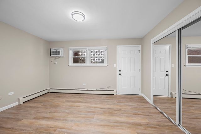 1101 HOLIDAY Lane 10, Des Plaines, IL 60016