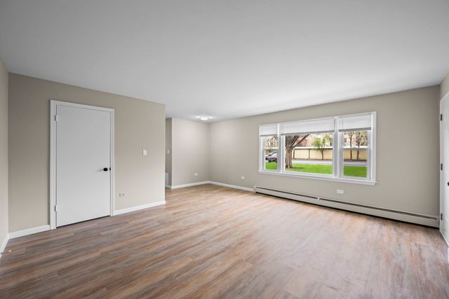 1101 HOLIDAY Lane 10, Des Plaines, IL 60016